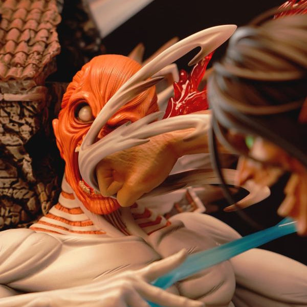 【Pre-order】Attack on Titan: The Colossal Titan Series - War Hammer Titan vs. Colossal Titan Statue
