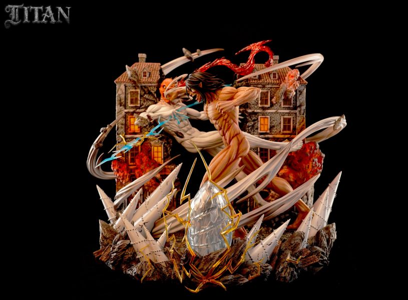 【Pre-order】Attack on Titan: The Colossal Titan Series - War Hammer Titan vs. Colossal Titan Statue