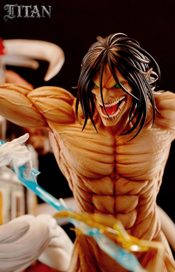 【Pre-order】Attack on Titan: The Colossal Titan Series - War Hammer Titan vs. Colossal Titan Statue
