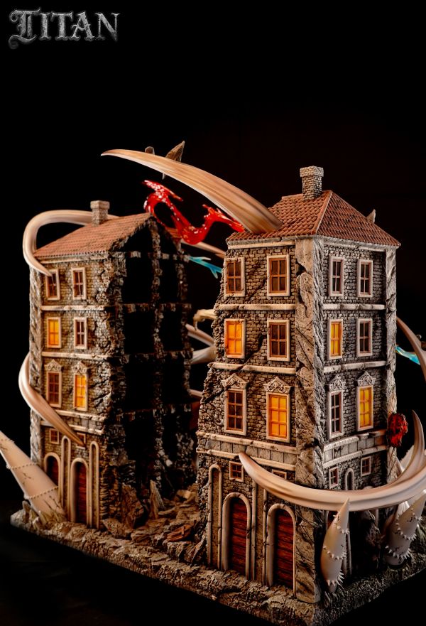 【Pre-order】Attack on Titan: The Colossal Titan Series - War Hammer Titan vs. Colossal Titan Statue